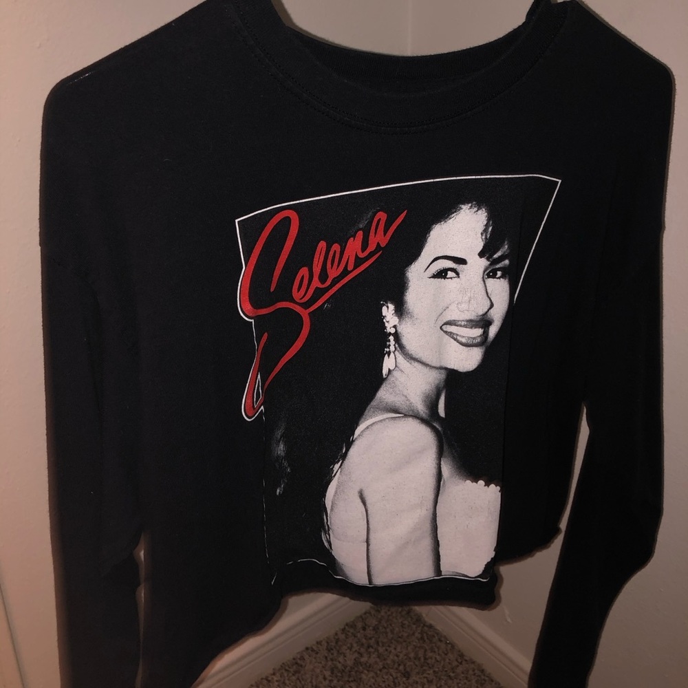 long sleeve cropped graphic t shirt